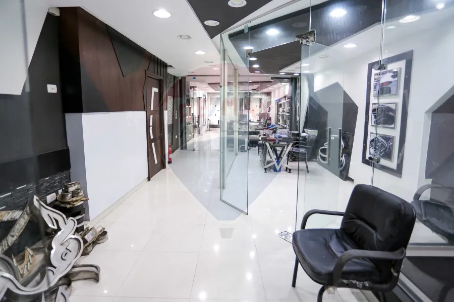 محل و ميزانين تجارى للايجار 285 م ميامى (ش 45 بحرى )