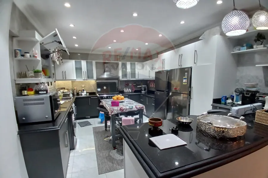 شقة للبيع 341 م الشلالات (ابراج كليوباترا بلازا)