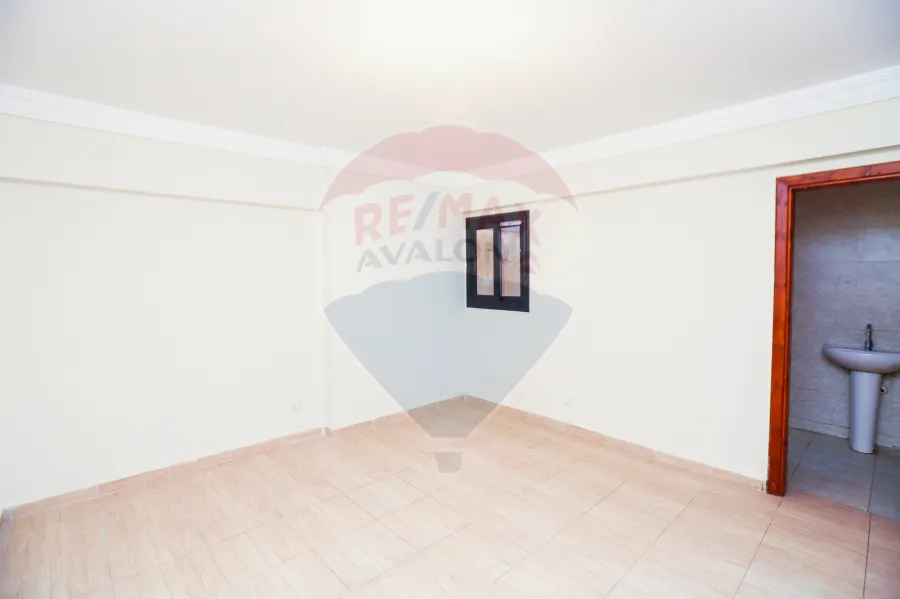 شقة للبيع 200 م سبورتنج ( شارع ابو قير مباشره )