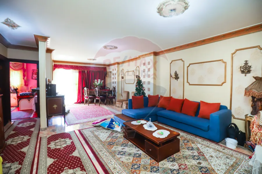 شقة للبيع 170م سموحة  (ش الريادة بجوار كومبوند السرايا)