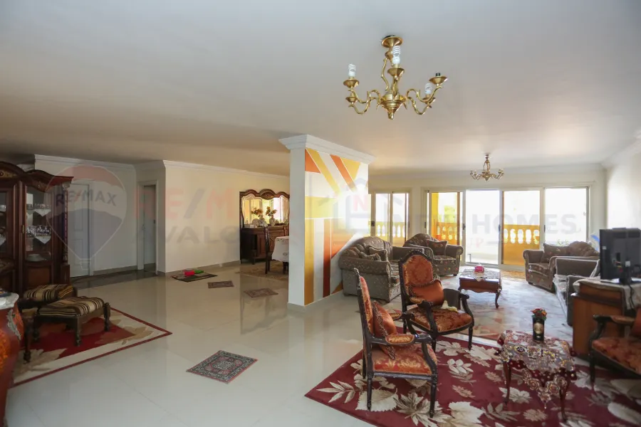 Apartment for sale 360 ​​m Zizinia (steps from tram)