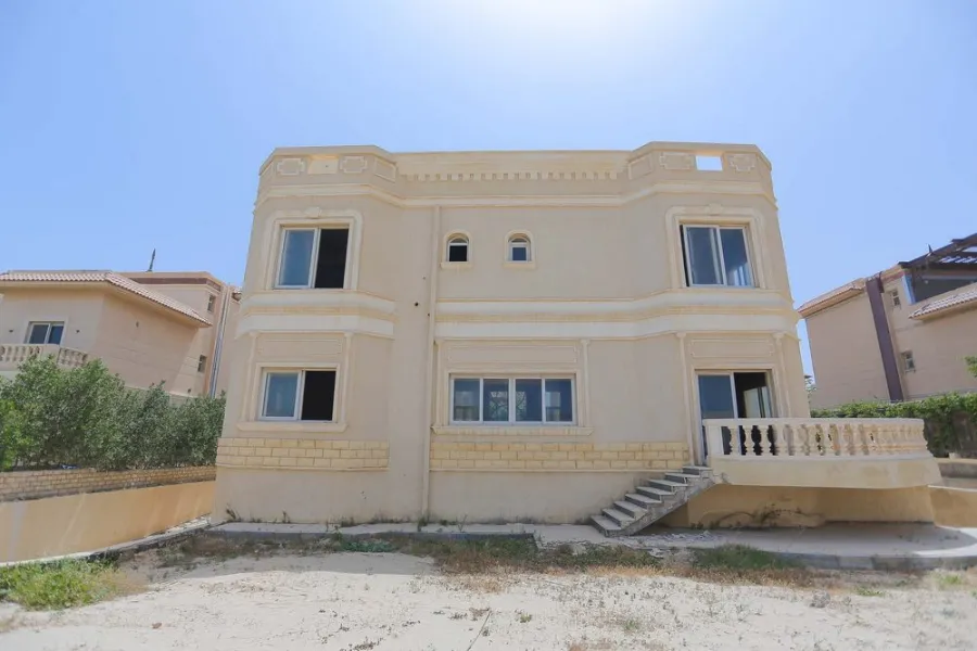 فيلا للبيع 1090م بكينج مريوط  (كمبوند العروبة)