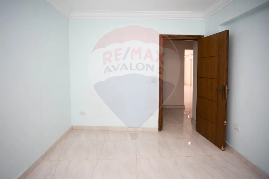 شقة للبيع 160 م ميامي (متفرع من ش جمال عبد الناصر)