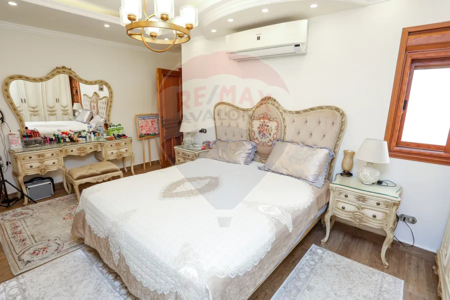 Licensed apartment for sale 195 m Zezinia (steps from Abu Qir st.)