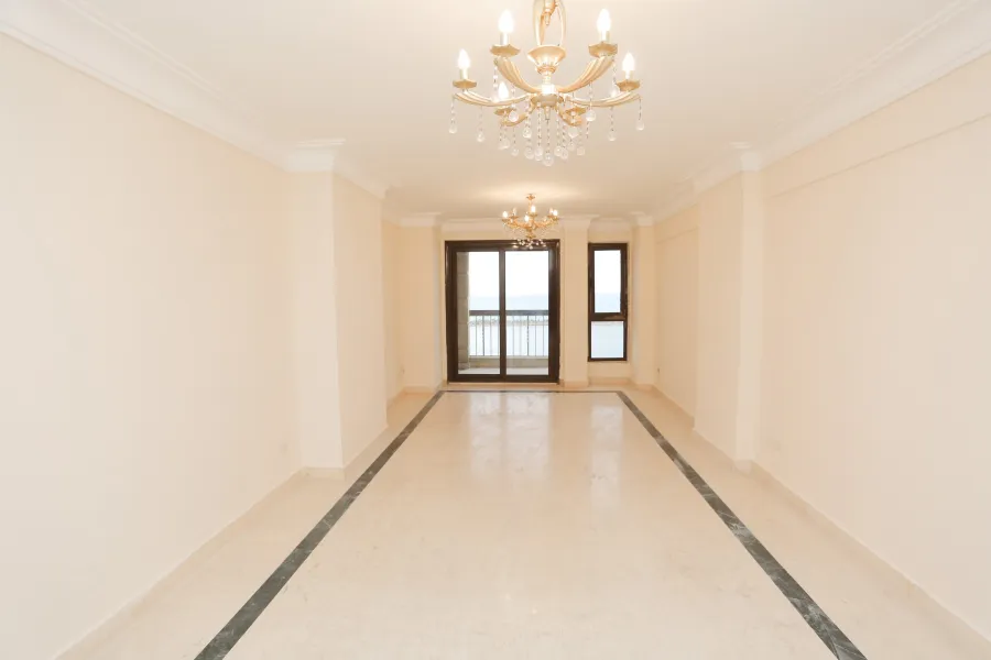 شقة للبيع 170م السرايا -علي البحر مباشرة