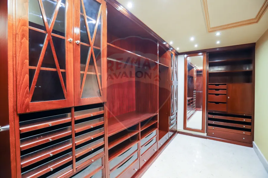 (شقة للبيع 550 م كفر عبده (  ميدان سان جينى _ عمارة اللوتس