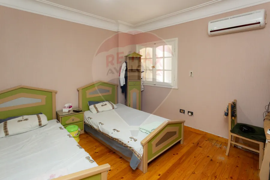 شقة للبيع 185 م رشدي (بين الترام و البحر)