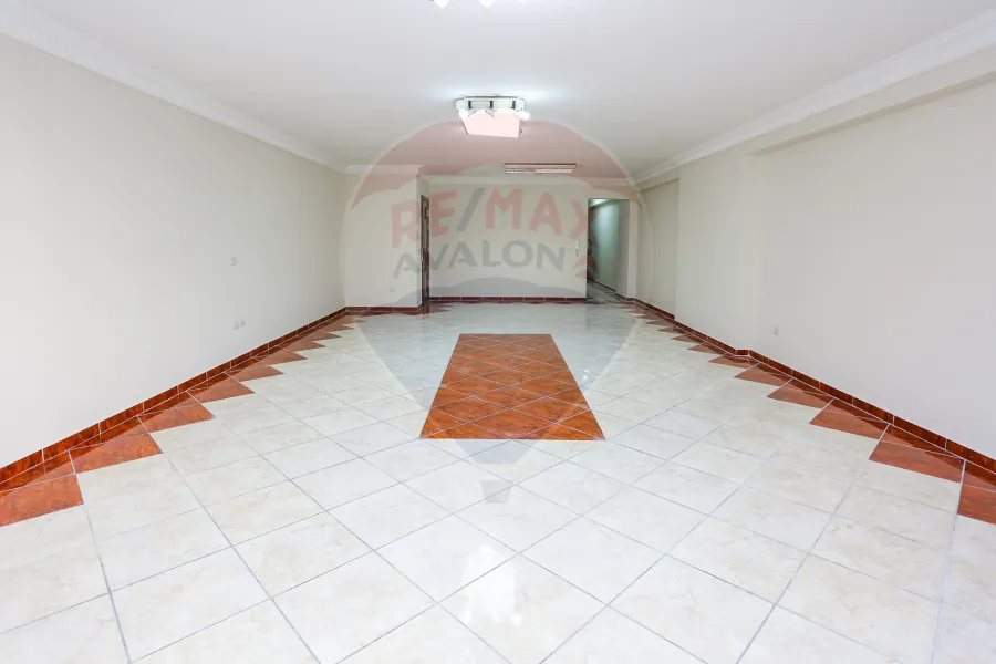 شقه للبيع 265 م رشدي (علي الترام مباشرة - عمارة براند)