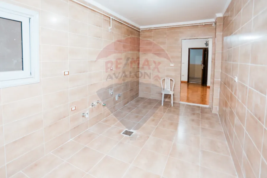 شقة للبيع 195 م ستانلى ( شارع عبد العزيز فهمى )