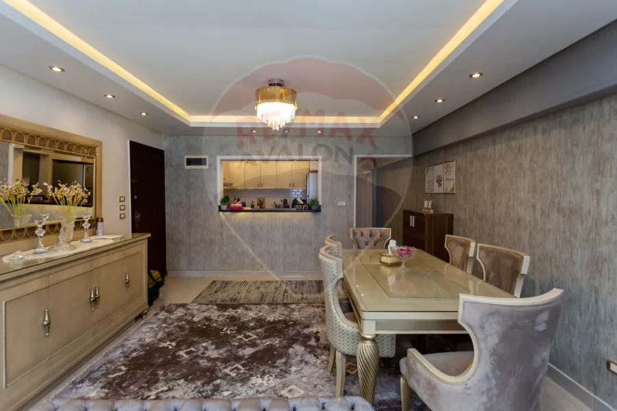 Apartment for sale 140 m Lauran (directly on the sea)