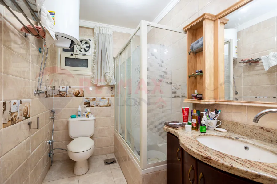 Apartment for sale 200 m Janaklis (steps from Abu Qir St.)