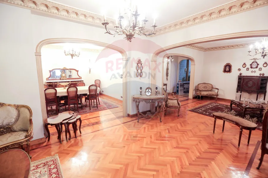 شقة للبيع 270 م السرايا (  خطوات من البحر وفندق المحروسة )