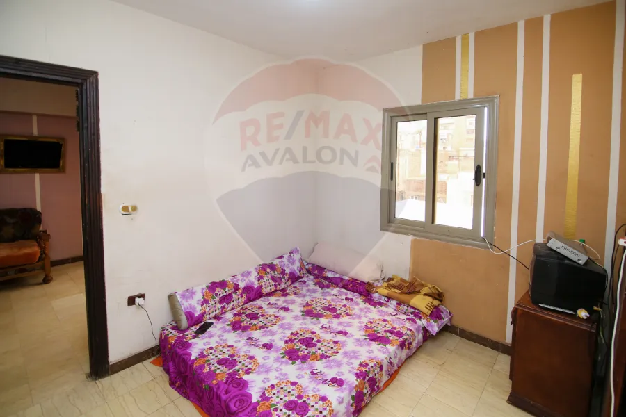 شقه للبيع 100 م كامب شيزار ( متفرع من ش ابو قير)