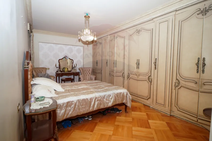 شقة للبيع 270 م سموحة (ش ألبرت الأول)