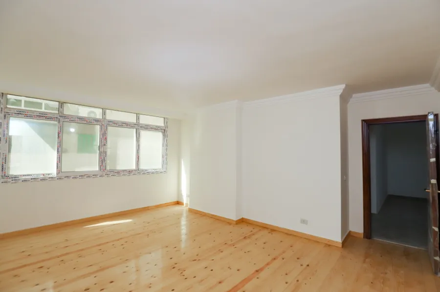 شقة للايجار 235م سموحة (متفرع من إسماعيل سري) - أول سكن