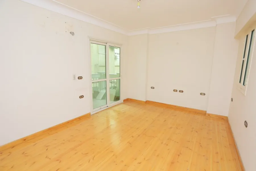 شقة للبيع 217م سان ستفانو