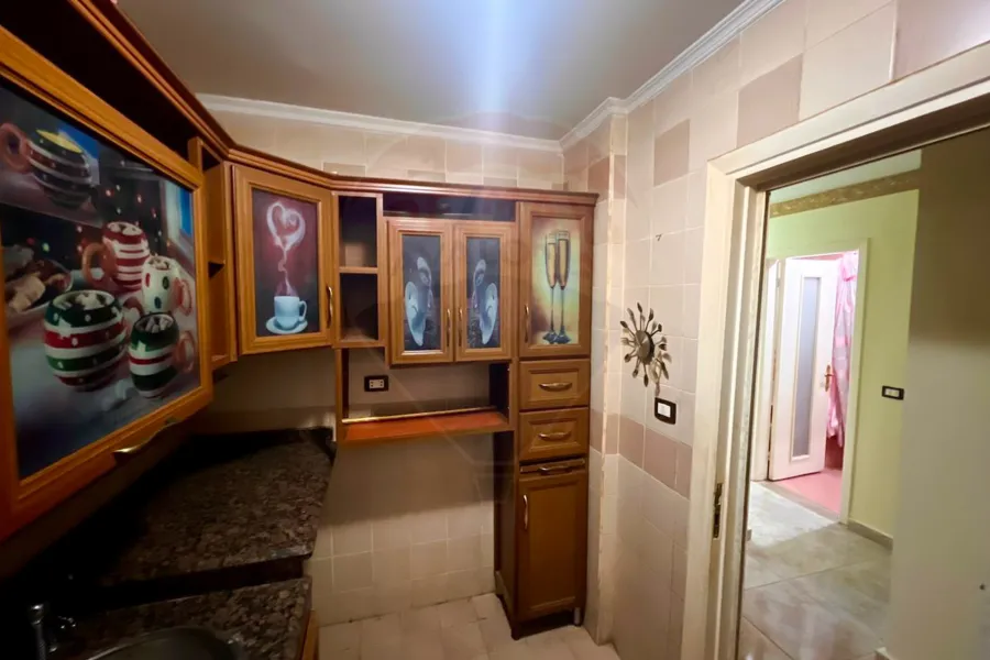 شقة للايجار 120 م  صافى ثروت (ش عبد الحميد الديب)