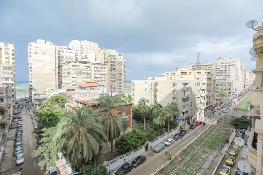 شقة للبيع 277م جليم على الترام مباشرة (ترى البحر)