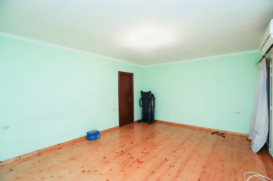 شقة للبيع 195 م مصطفي كامل ( ش ابو قير مباشرة )