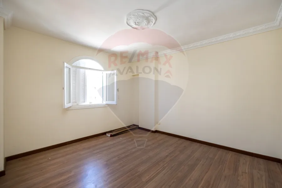 شقة للبيع 130 م كفر عبده (شارع إبراهيم راجي)