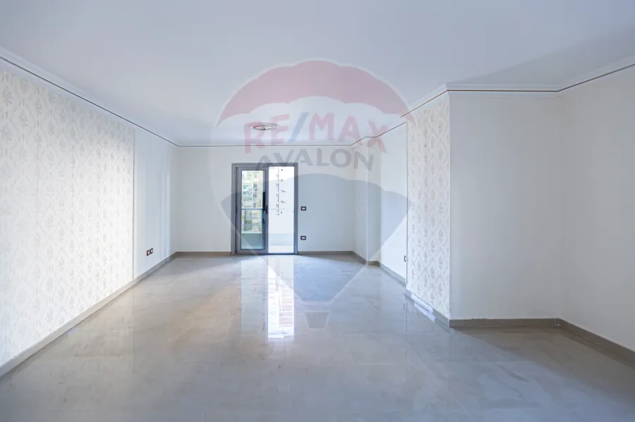 شقة للبيع 172 م الابراهيميه ( ش ابو قير مباشره )