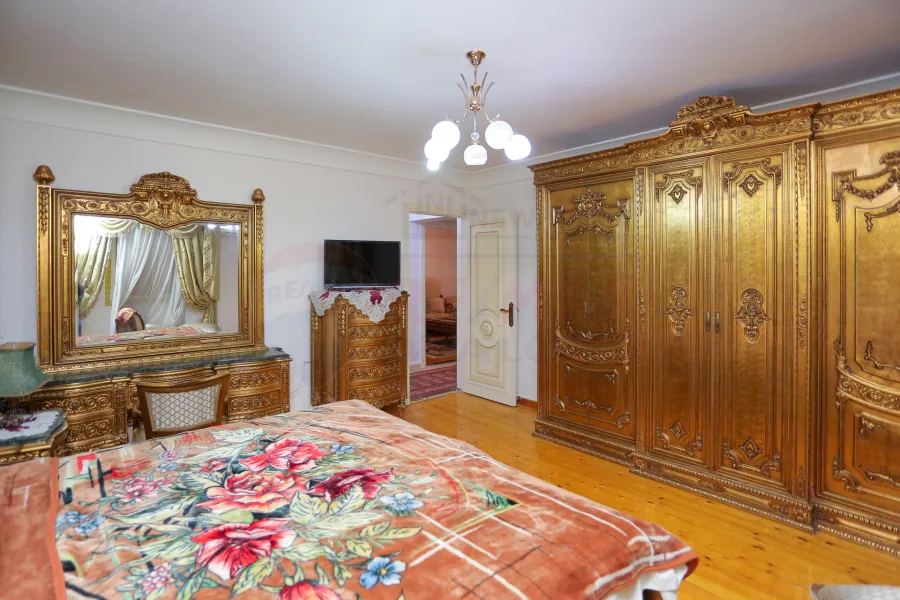 (شقة للبيع 186 م سموحة ( شارع بهاء الدين الغتورى