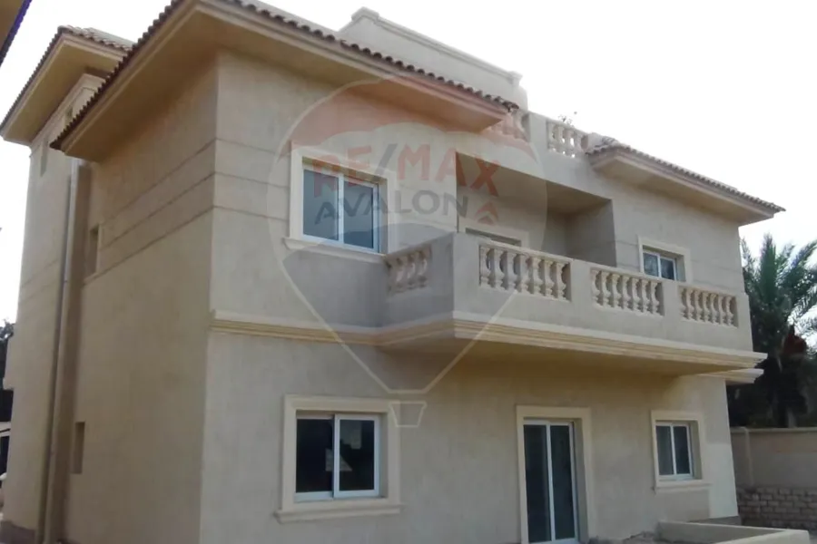 فيلا ستاند الوان للبيع 560 م كينج مريوط (العروبة رويال)