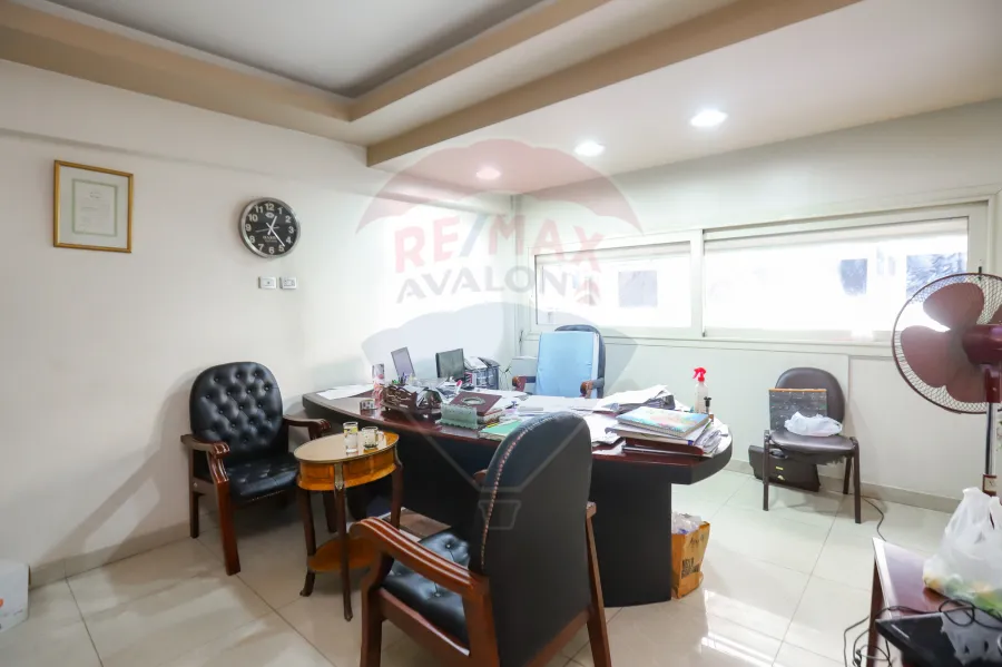 شقة اداري للبيع 300 م لوران ( ش ابو قير )