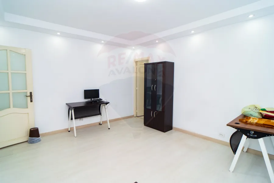 Administrative headquarters for sale 260 m Gleem (in front of the digestive system hospital)