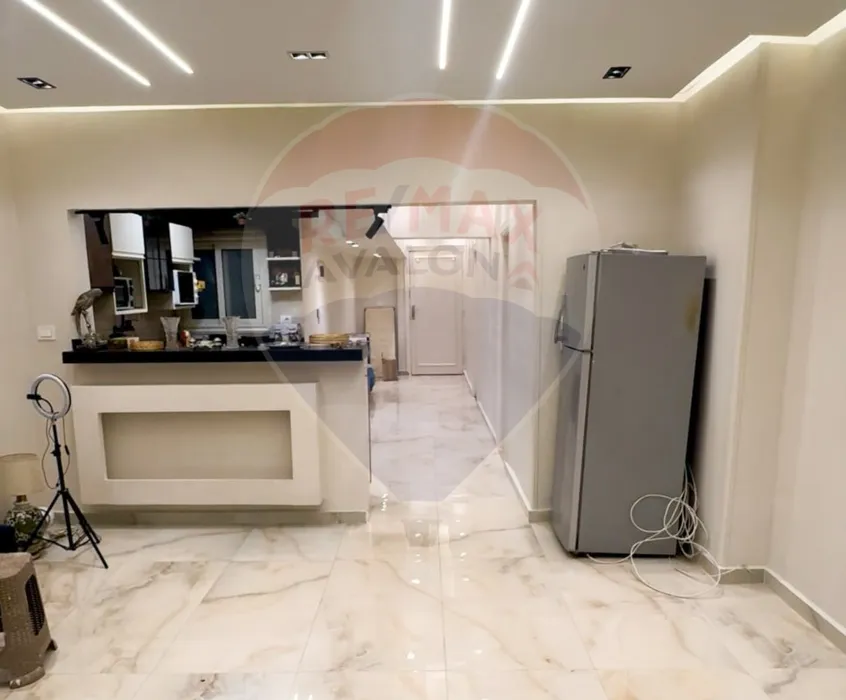 شقة للبيع 180 م جليم (علي البحر مباشرة)