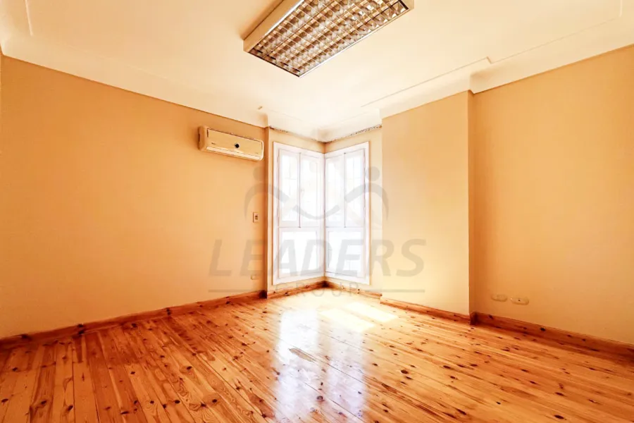 شقة للايجار 186 م سموحه (ش فوزي معاذ)