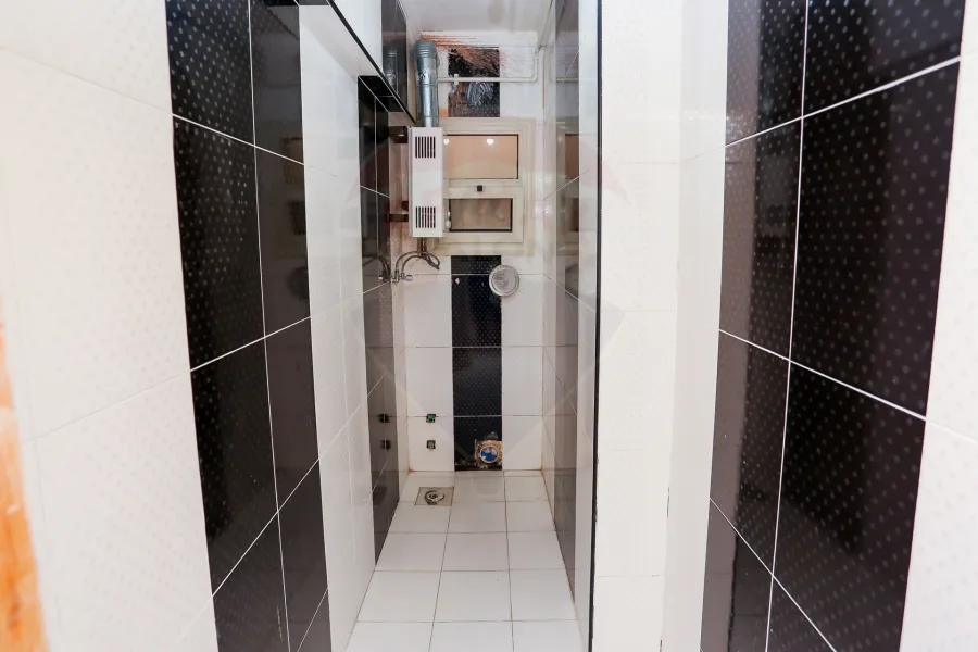 شقة إداري للإيجار 200 م كليوبترا (ش أبوقير)