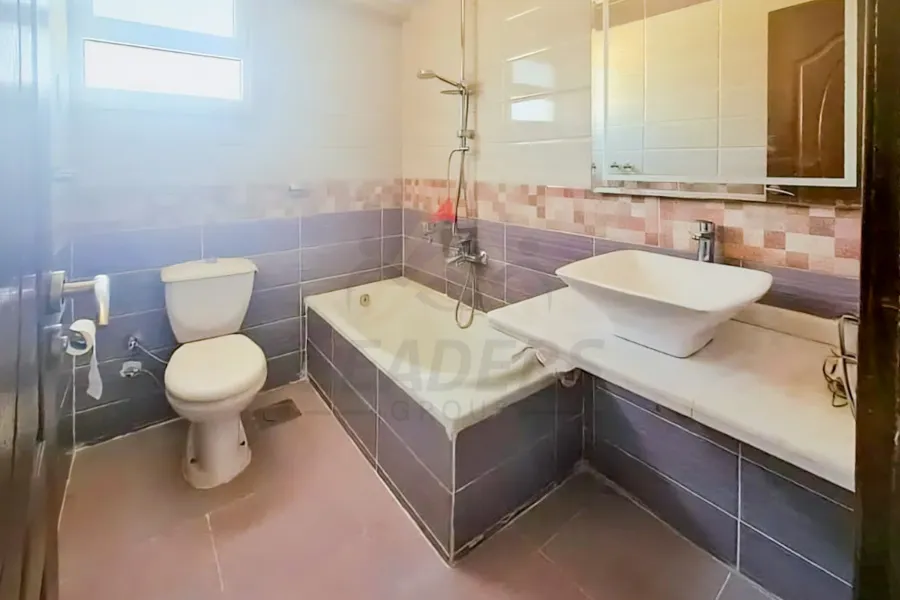 شقة للايجار 90 م سبورتنج (متفرع من الترام)