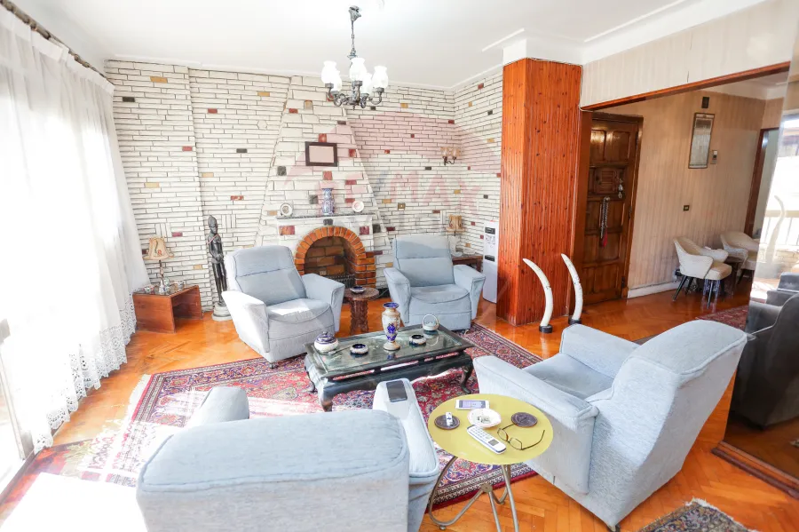 شقة للبيع 205 م صافى كفر عبده ( خطوات من سانت جينى )