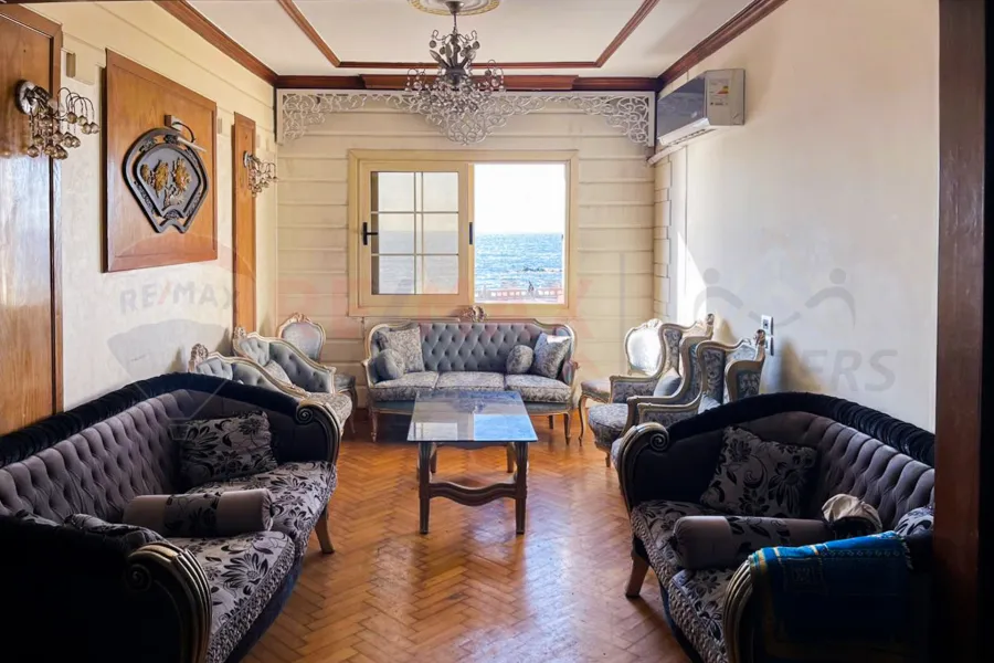 شقة للبيع 140 م كيلوباترا (علي البحر مباشرة)