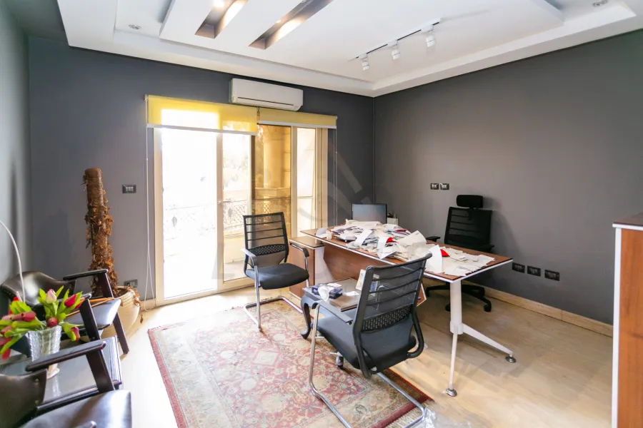 شقة للبيع 250 م الشاطبي (علي الترام مباشرة - خطوات من البحر)