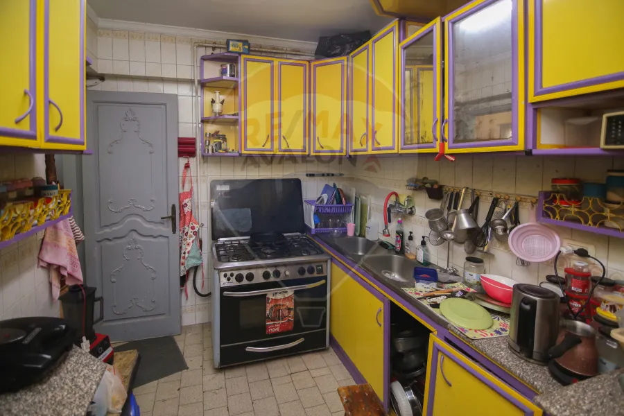 شقة للبيع 300 م سيدي جابر (خطوات من البحر)