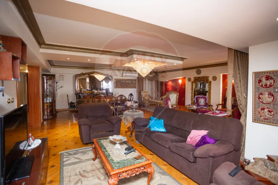 شقة للإيجار المفروش 240 م الحي اللاتيني (خطوات من ش فؤاد الرئيسي)