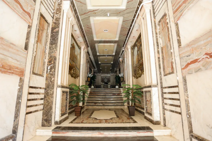 شقة للايجار 195 م رشدي (علي الترام مباشرة)