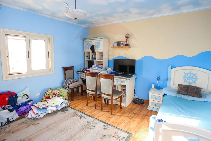 شقة للبيع 195 م كفرعبدة (ش امير البحار)