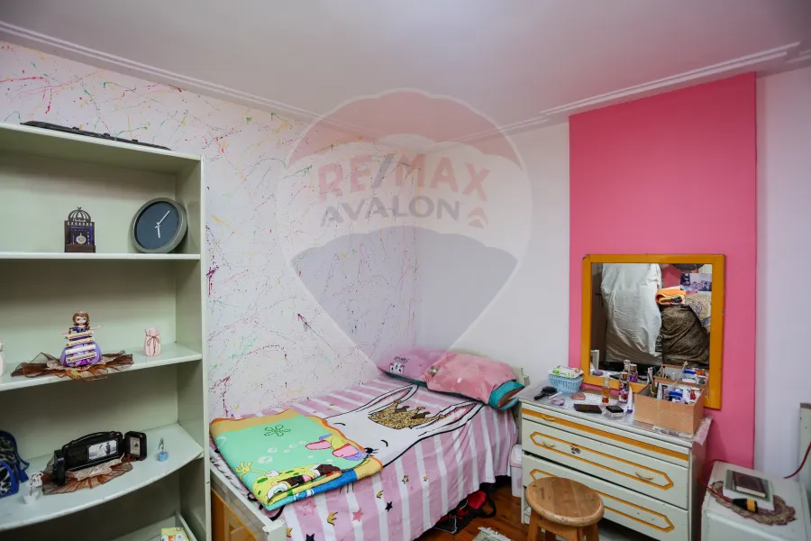 شقة للبيع 200 م سيدي بشر  (ش جمال عبد الناصر)