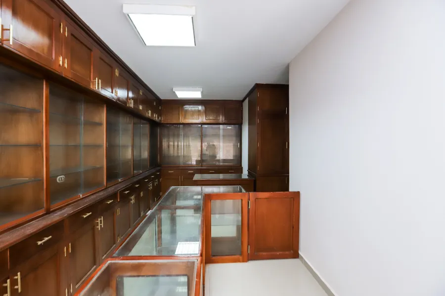 صيدلية للبيع 62 م بولكلي ( ش المصحة)