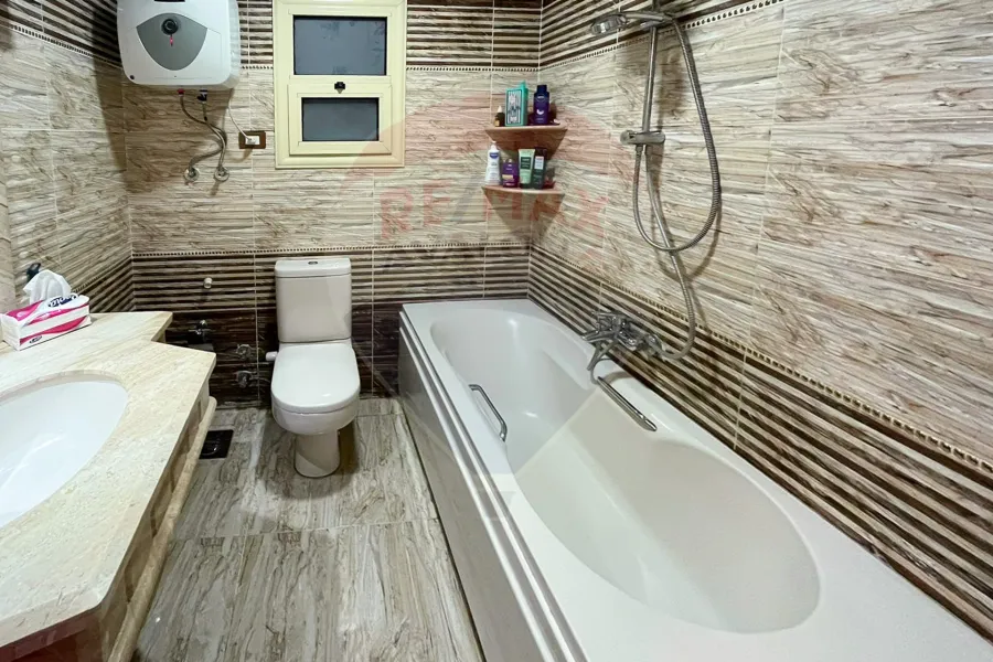 شقة للبيع 175 م فلمنج (علي الترام مباشرة)