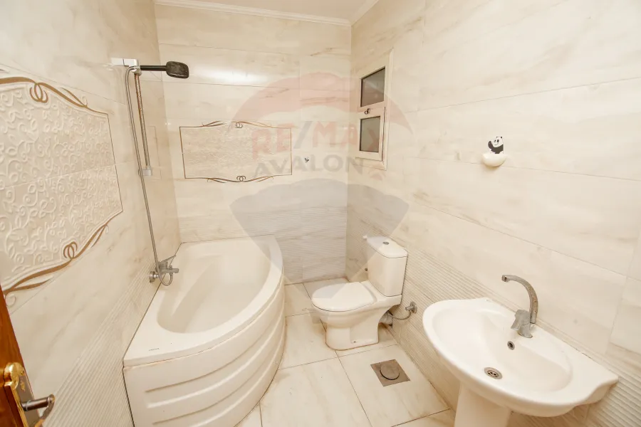 شقة للبيع 192 م الشاطبي (كوبري الجامعة - خطوات من البحر)