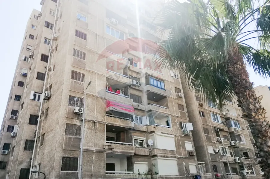 شقة للبيع 176م سموحة (المربع الذهبي - عمارة سوميد) -