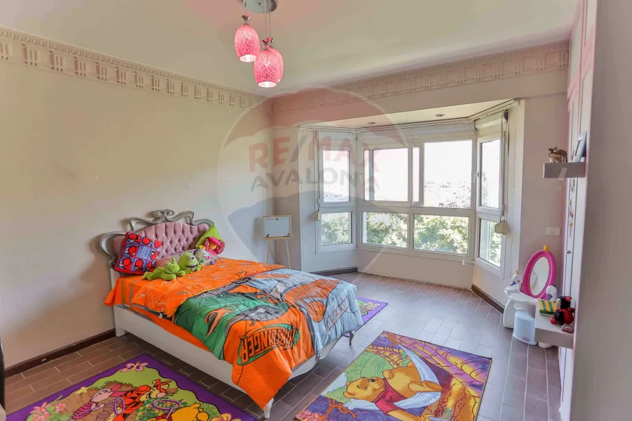 فيلا تريبلكس مفروشة للايجار475 م محرم بك (كومباوند ميروزا بجوار كارفور)