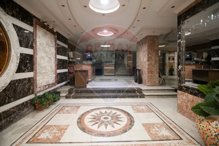 شقة للبيع 180 م  الشاطبي (خطوات من البحر)