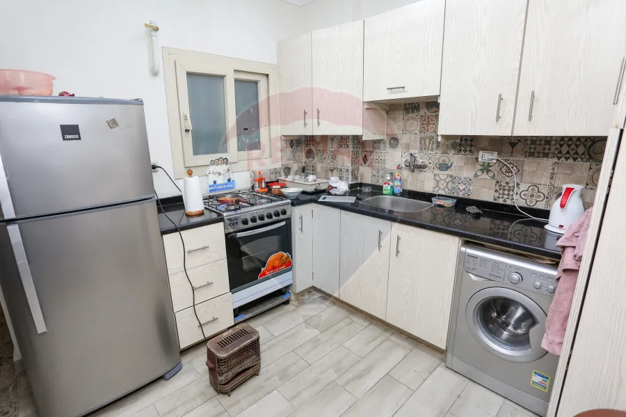 شقة للبيع 110 م لوران (على البحر مباشرة)