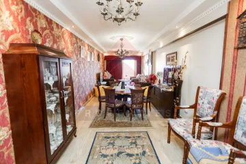 شقة للبيع  140 م ثروت ( ش عزيز كحيل )