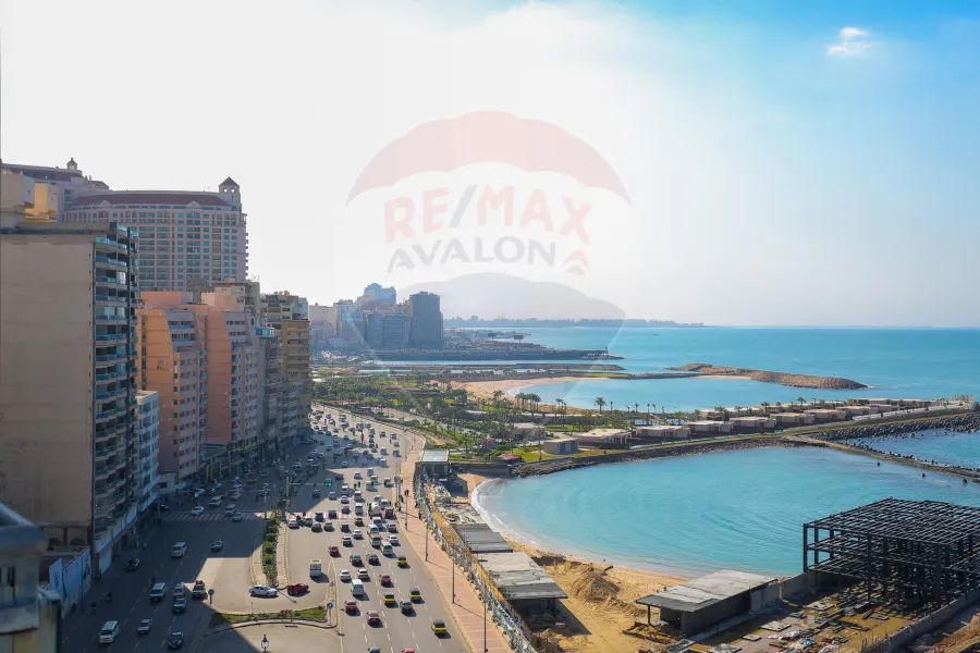 Apartment for sale 410 m in Lauran (directly on the sea)